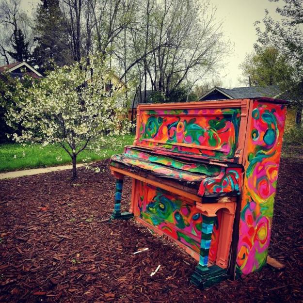 flowerbedpaintedpiano